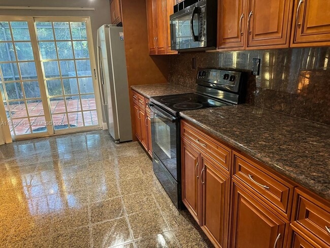 Building Photo - 812 SE 14th Ct