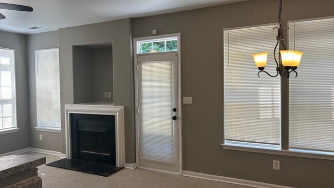 Building Photo - 2840 Oasis Ln
