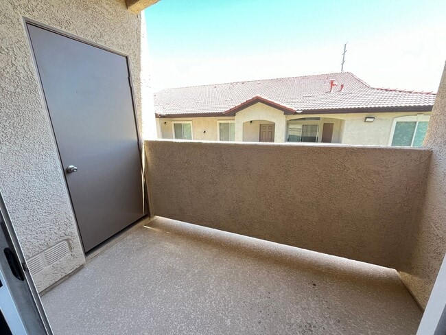 Building Photo - Cozy 2 Bedroom 2 Bathroom Condo in Gated C...