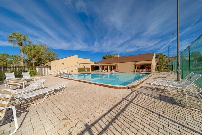 Building Photo - 890 N Village Dr