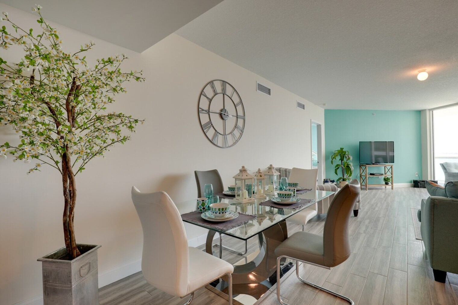 Building Photo - 241 Riverside Dr