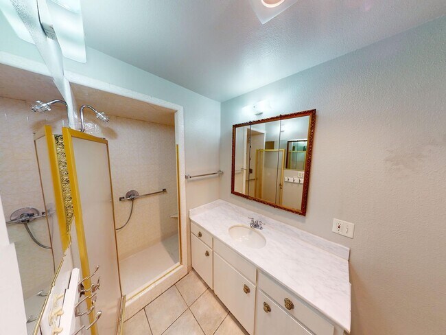 Building Photo - 5375 E Falls View Dr