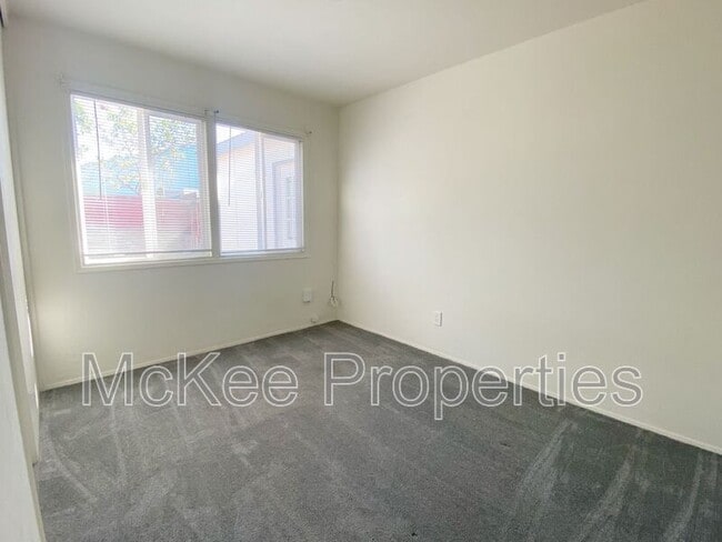 Building Photo - 903 4th St