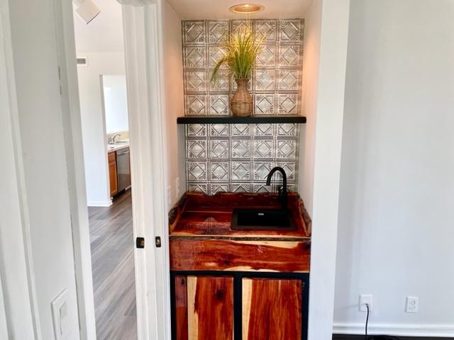 Building Photo - 1025 Plantation Dr W