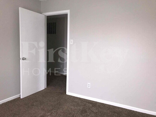 Building Photo - 1749 Blue Grass Pkwy