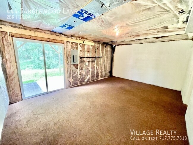 Building Photo - 444 Tanglewood Ln