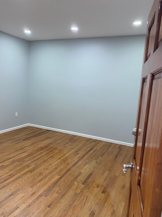 Building Photo - 111-16-16 62nd Dr