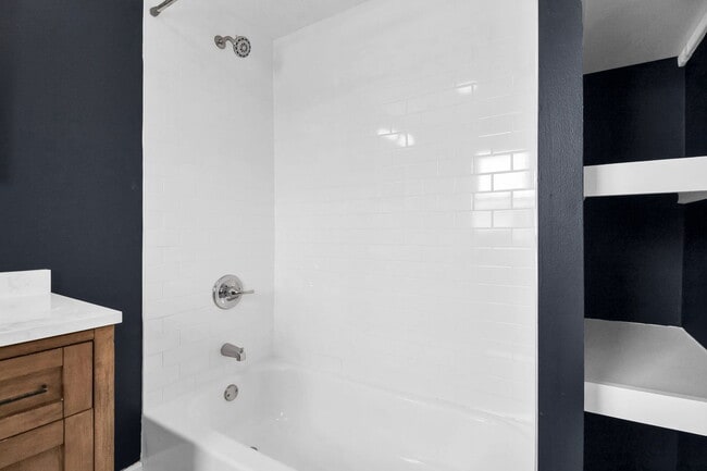 Building Photo - 587 S Ogden Ave