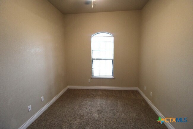 Building Photo - 1128 Pheasant Cir