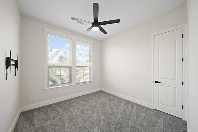Building Photo - 8519 Lofty Pnes