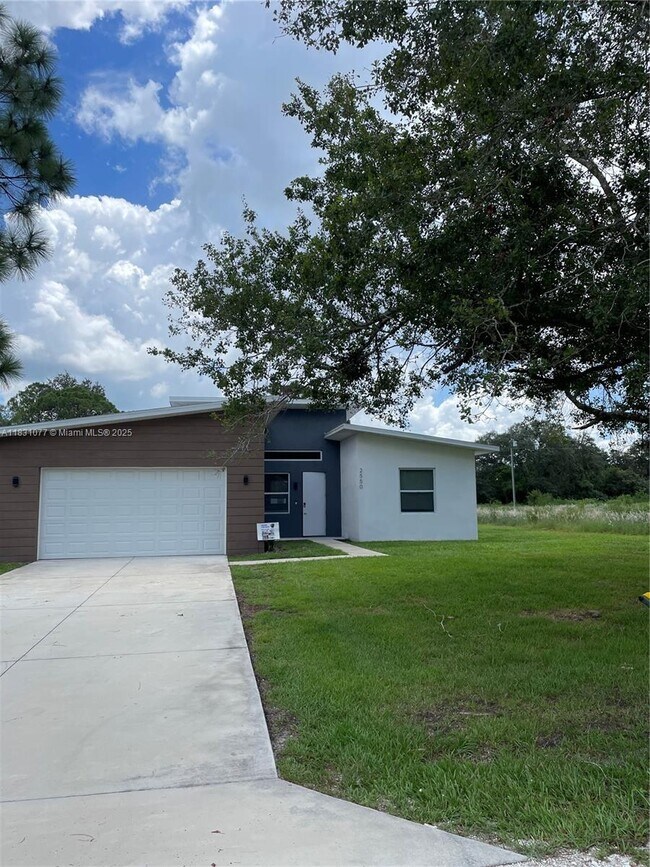 Building Photo - 2550 N Arrowhead Rd