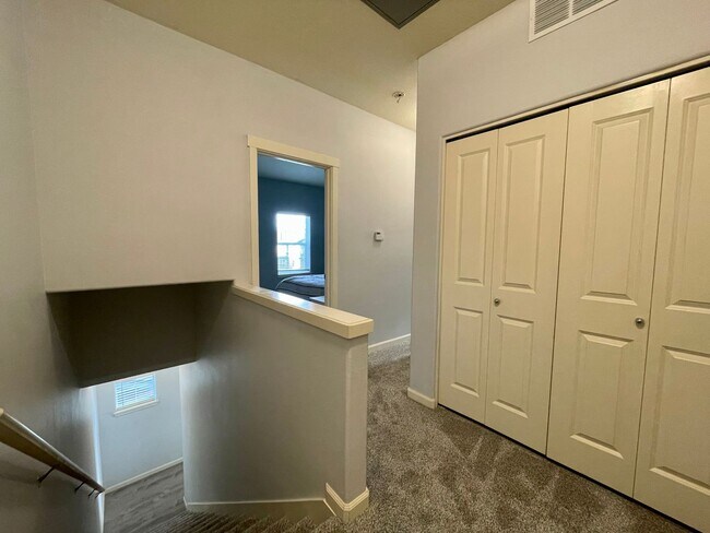 Building Photo - Sherwood Corner 3 Bed 2.5 Bath Townhome on top floor~  Reserved Parking and Washer & Dryer and Co...