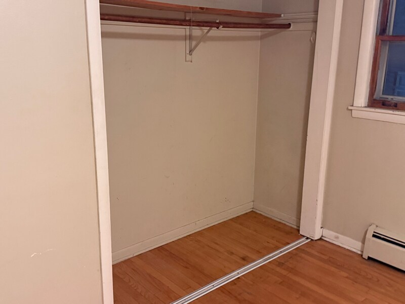 Building Photo - 1136 E 81st St