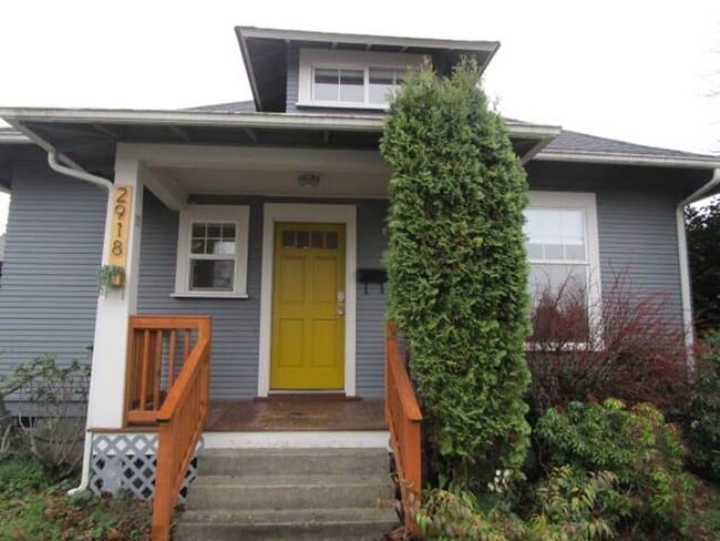 Building Photo - Charming 3 Bedroom Craftsman in North Tacoma