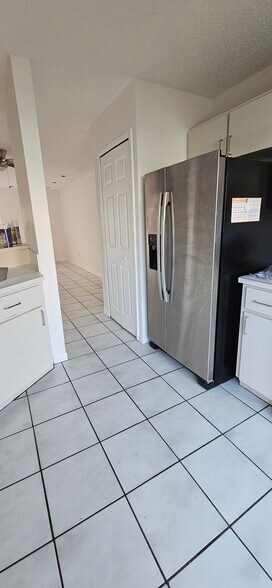 Building Photo - 6484 SW 129th Ave