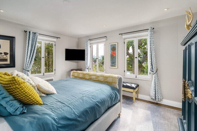 Building Photo - 2066 Glencoe Way