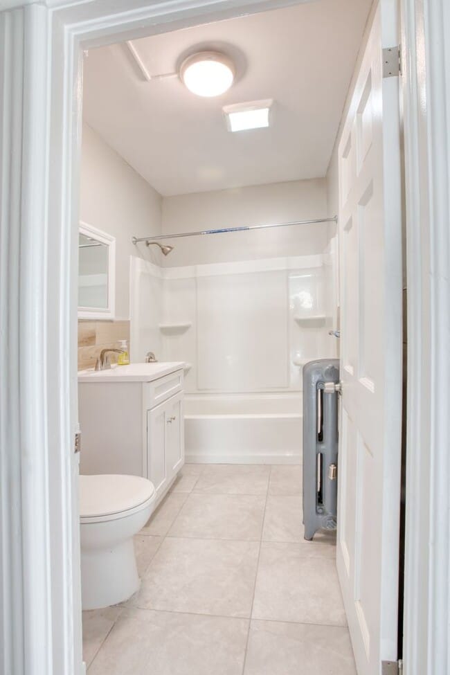 Building Photo - 325 Chestnut St