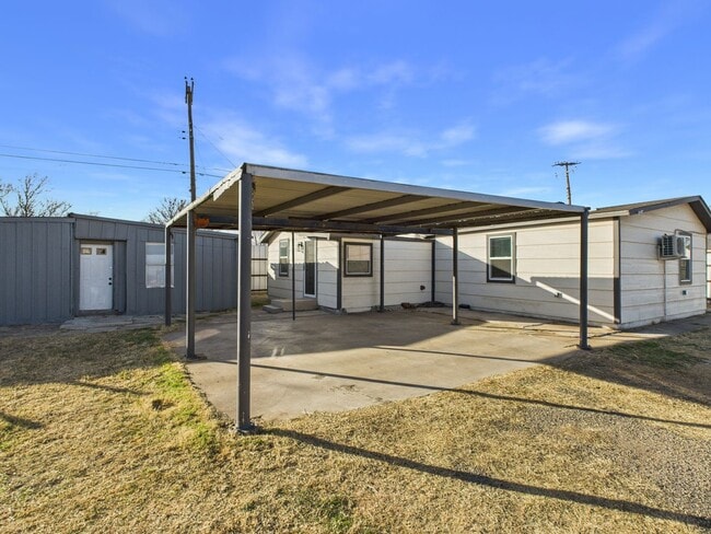 Building Photo - 3412 NE 16th Ave