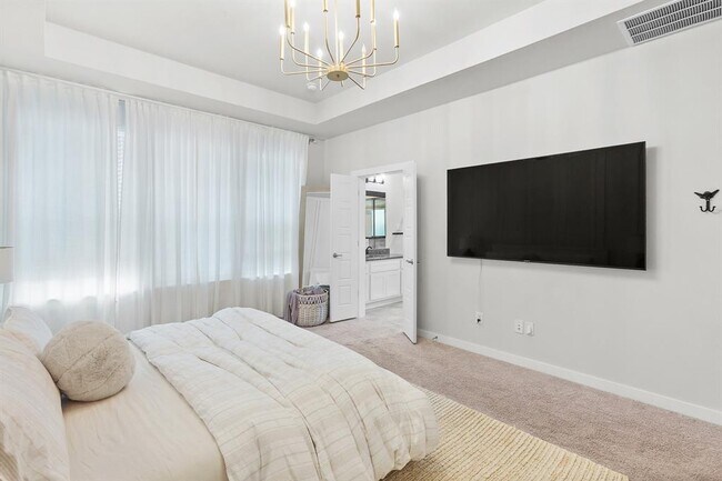 Building Photo - 823 Dreisam