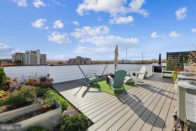 Building Photo - 1102 Staples St NE