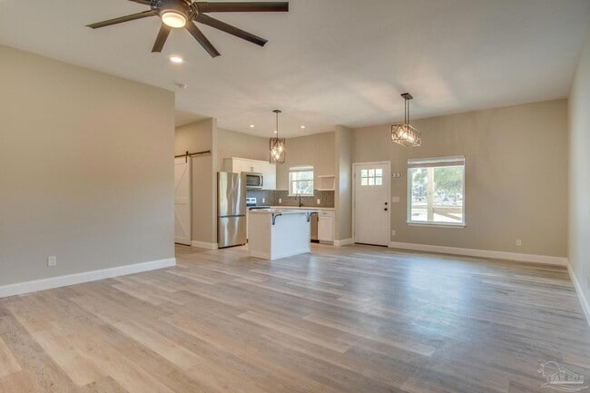 Building Photo - 203 S L St