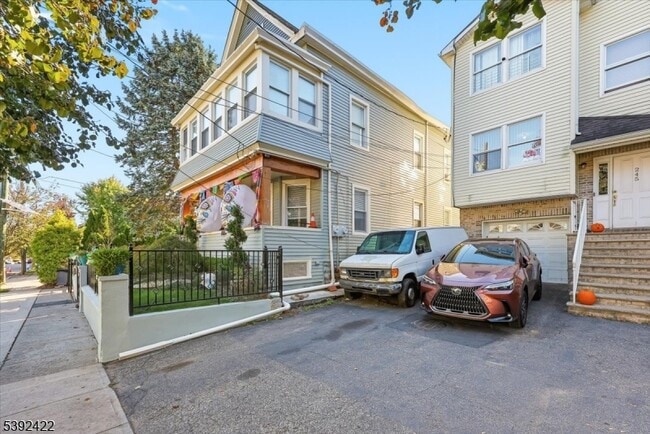 Building Photo - 245 Burgess Pl