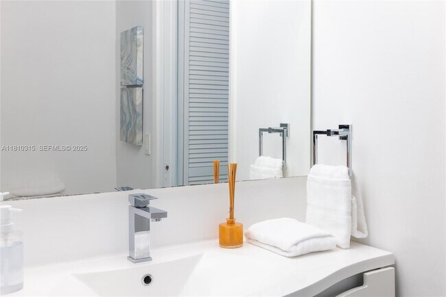 Building Photo - 19901 E Country Club Dr