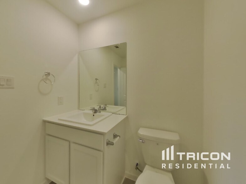 Building Photo - 3013 Dawn Sound Dr