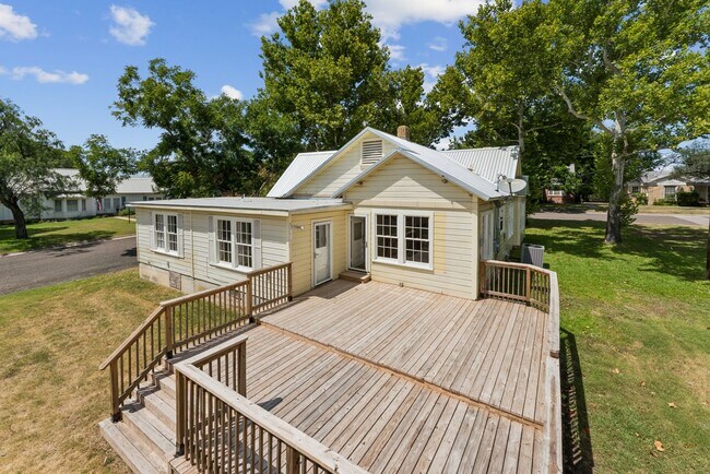 Building Photo - 3/2 Remodeled Home in Lampasas