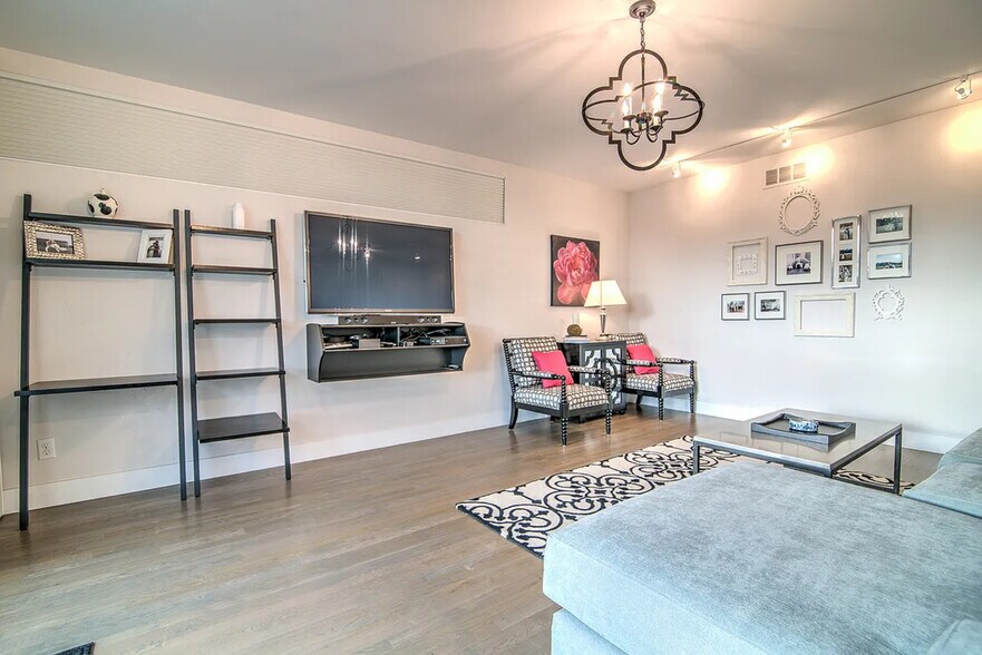 Building Photo - 2945 Umatilla St