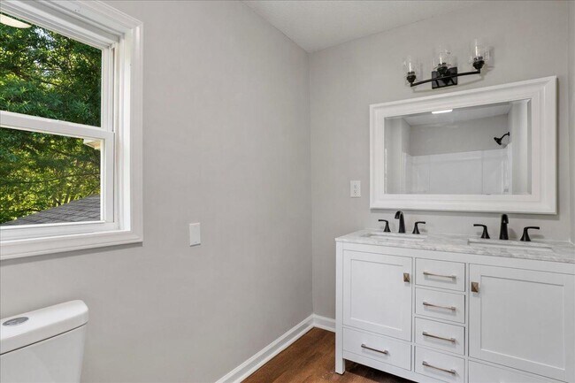 Building Photo - 1844 Brier Ln