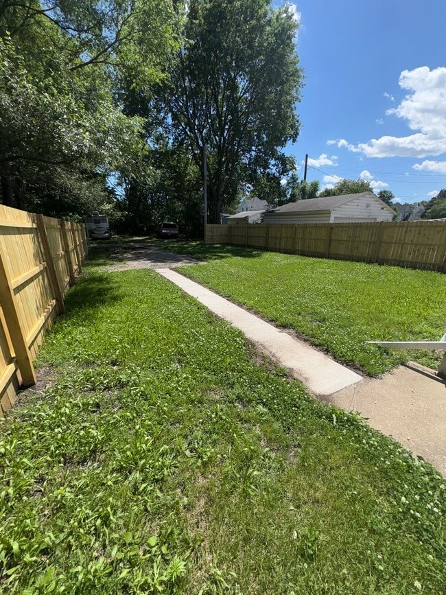 Building Photo - Move-In Ready Home in Waterloo