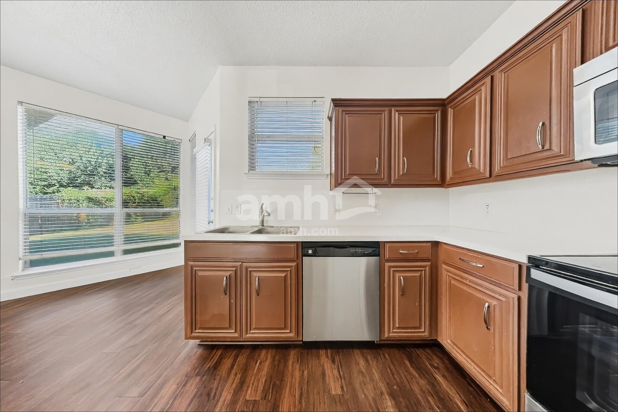 Building Photo - 8551 Western Meadows Dr