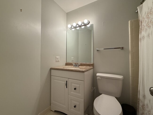 Building Photo - 3208 Bolgos Cir