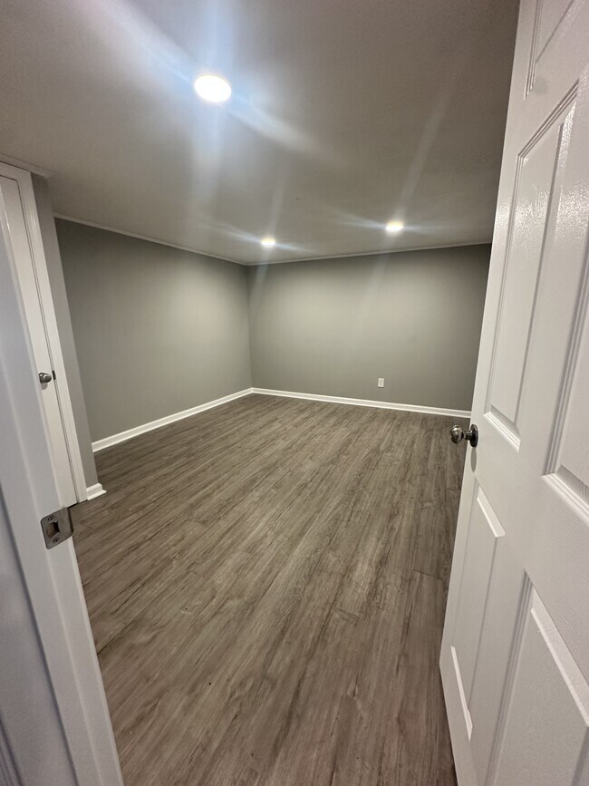 Building Photo - 115 Means Ave