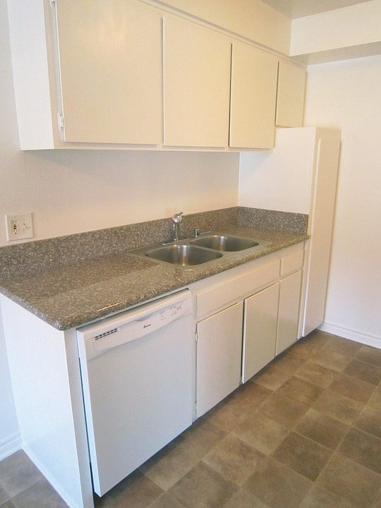 Pineridge Norwalk, CA Apartment Finder