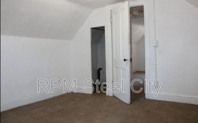 Building Photo - 1012 Cedar St