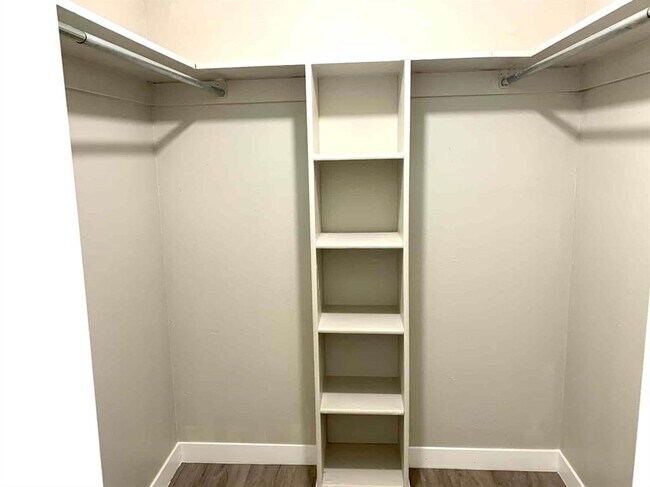 Building Photo - 10650 Steppington Dr