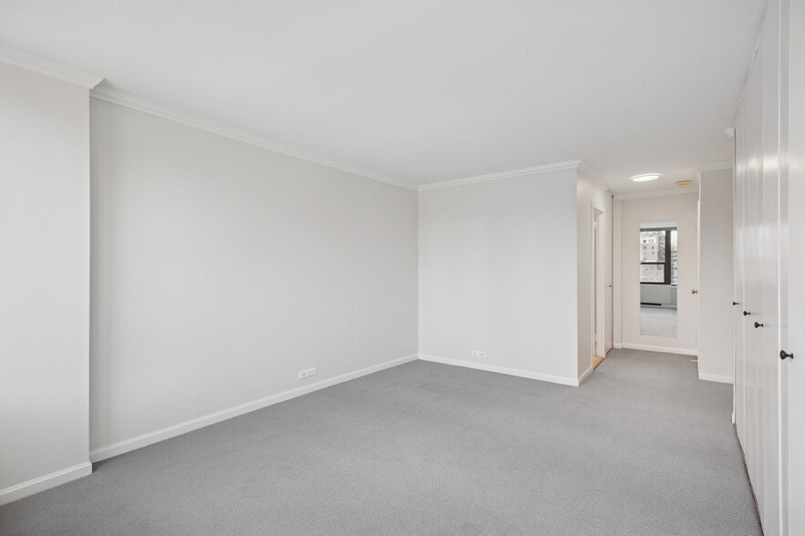 Building Photo - 1560 N Sandburg Ter