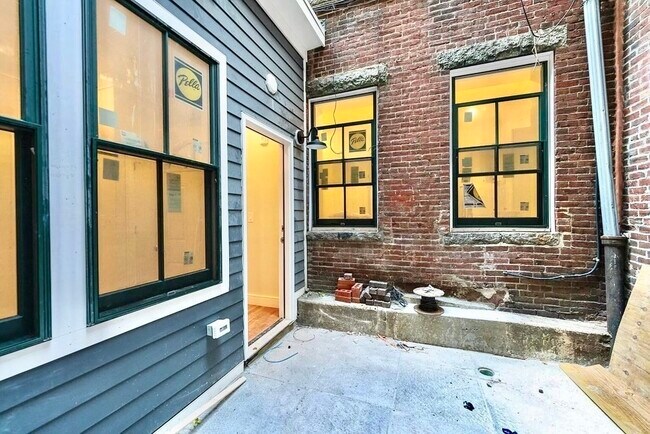 Building Photo - 18 Grove St