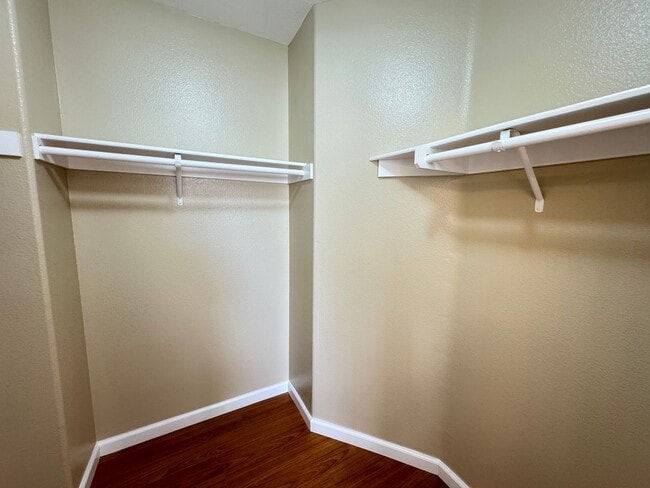 Building Photo - Immaculate 4Bd/2.5Ba Home with New Fridge, AC, Fenced Back Patio in Aliso Viejo!