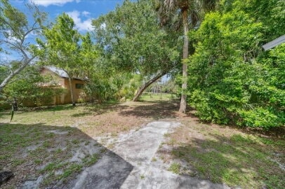 Building Photo - Historice Home on the Indian River