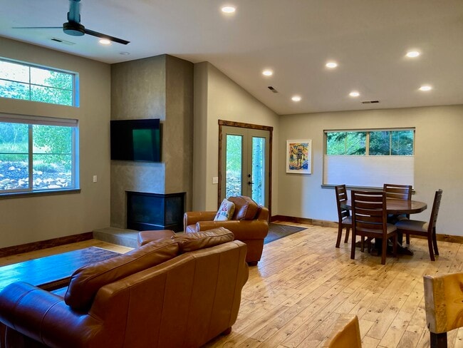 Building Photo - 4087 Worthington Dr