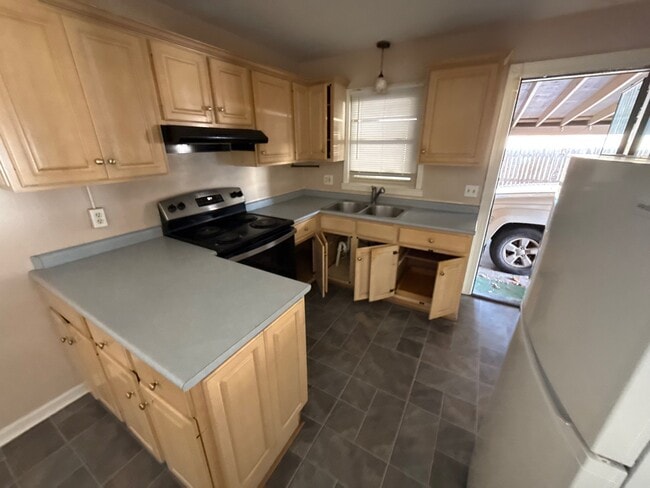 Building Photo - 3104 N Webster Ave