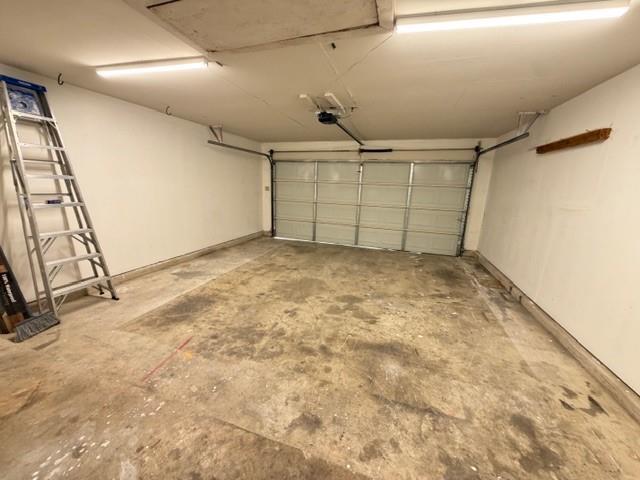 Building Photo - 5305 Manhassett Dr