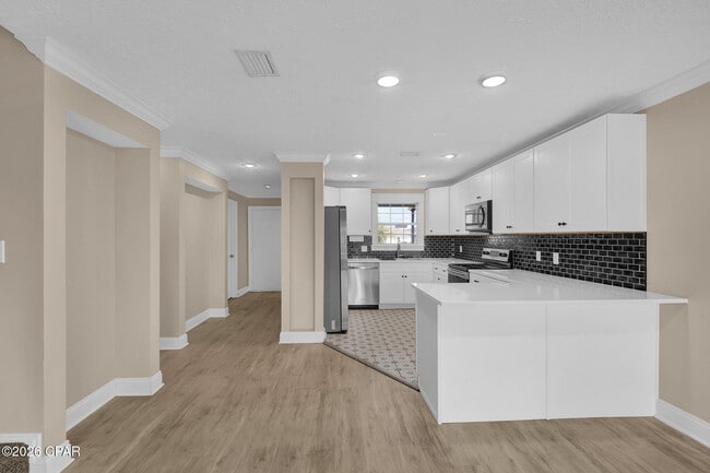 Building Photo - 1365 Capri Dr