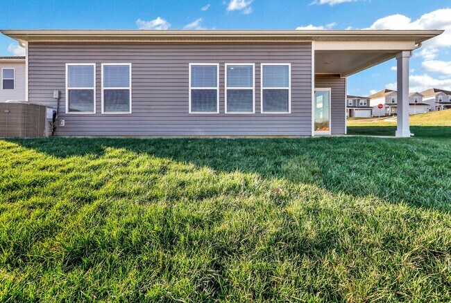 Building Photo - 2364 Woodmeadow Dr