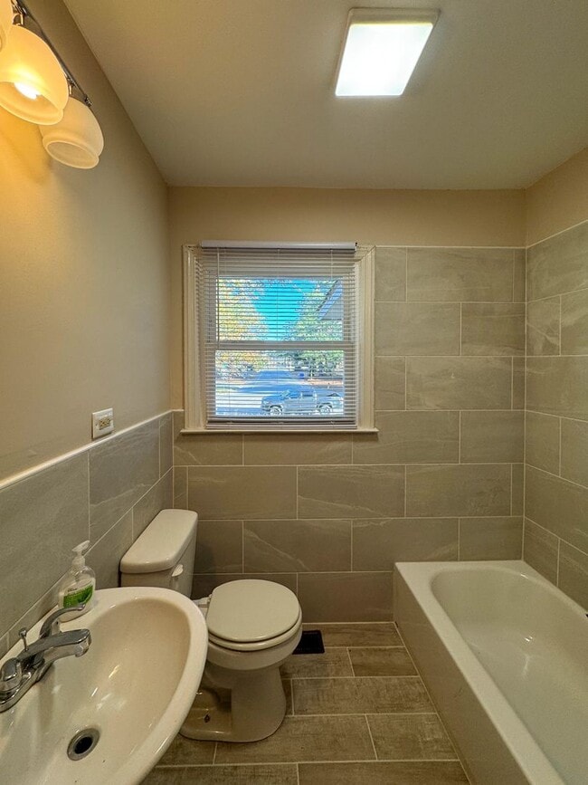 Building Photo - Charming 3 Bed 1 Bath Home Conveniently Located in Fayettevile