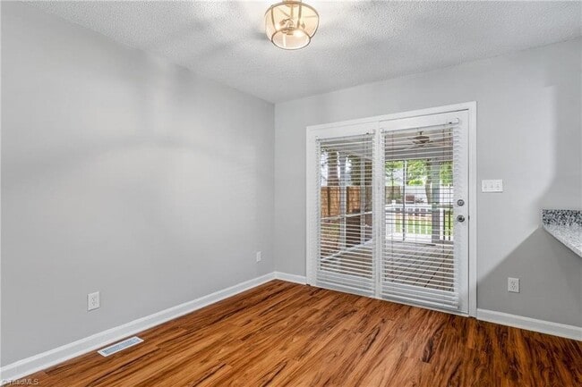 Building Photo - 1326 Cushing St