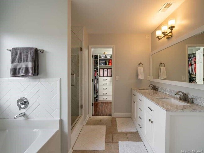 Building Photo - 47 Stone River Dr